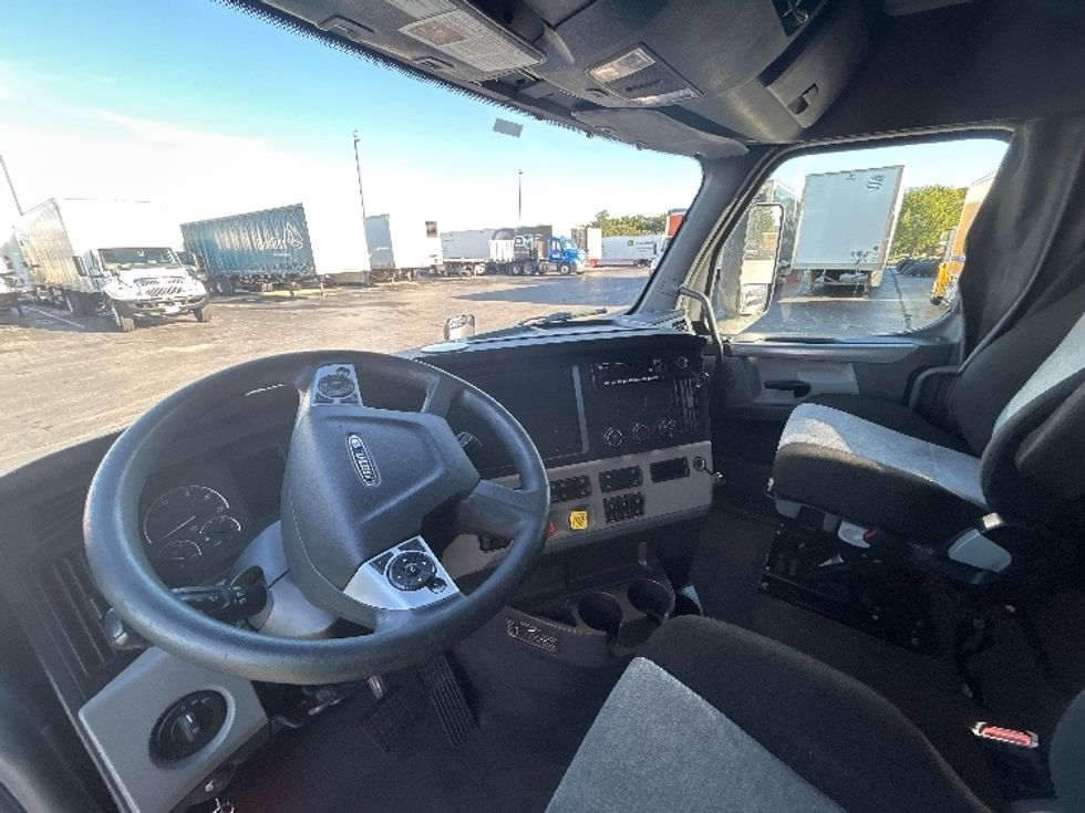 Sleeper Tractor-Heavy Duty Tractors-Freightliner-2022-T12664ST-Forest Park-GA-765,677\n\t\tmiles-$ 50,000 - Image 10