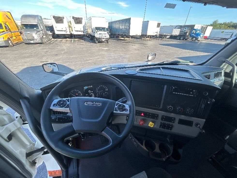 Sleeper Tractor-Heavy Duty Tractors-Freightliner-2022-T12664ST-Forest Park-GA-765,677\n\t\tmiles-$ 50,000 - Image 11