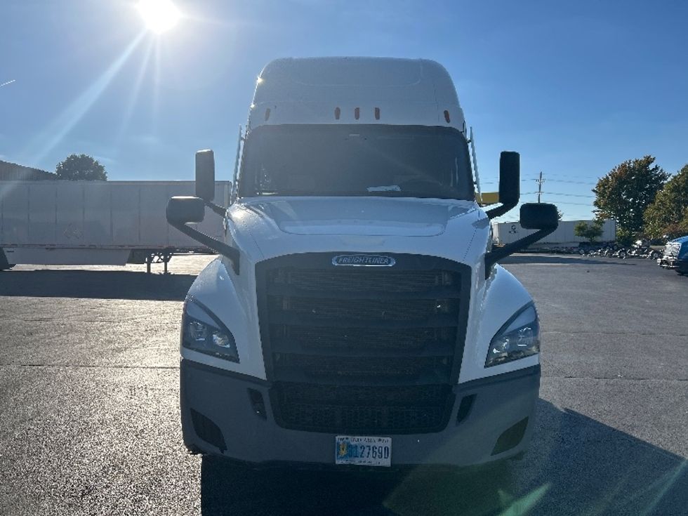 Sleeper Tractor-Heavy Duty Tractors-Freightliner-2022-T12664ST-Forest Park-GA-765,677\n\t\tmiles-$ 50,000 - Image 2
