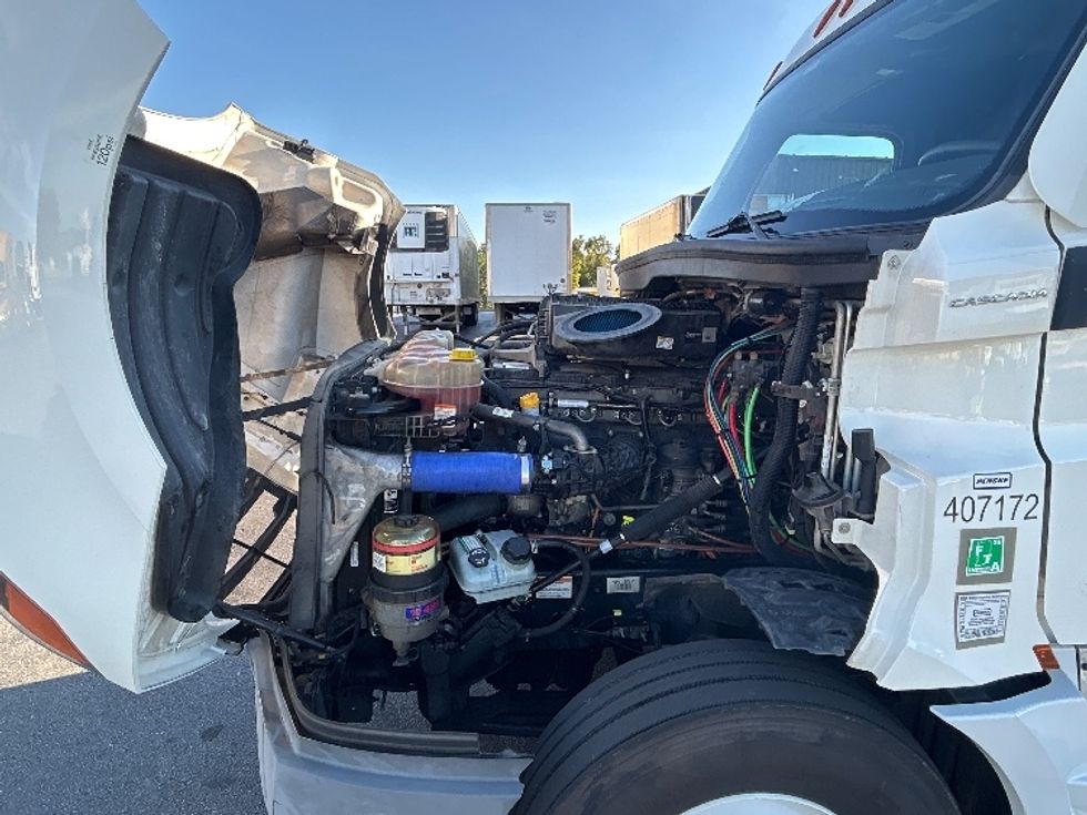 Sleeper Tractor-Heavy Duty Tractors-Freightliner-2022-T12664ST-Forest Park-GA-765,677\n\t\tmiles-$ 50,000 - Image 21