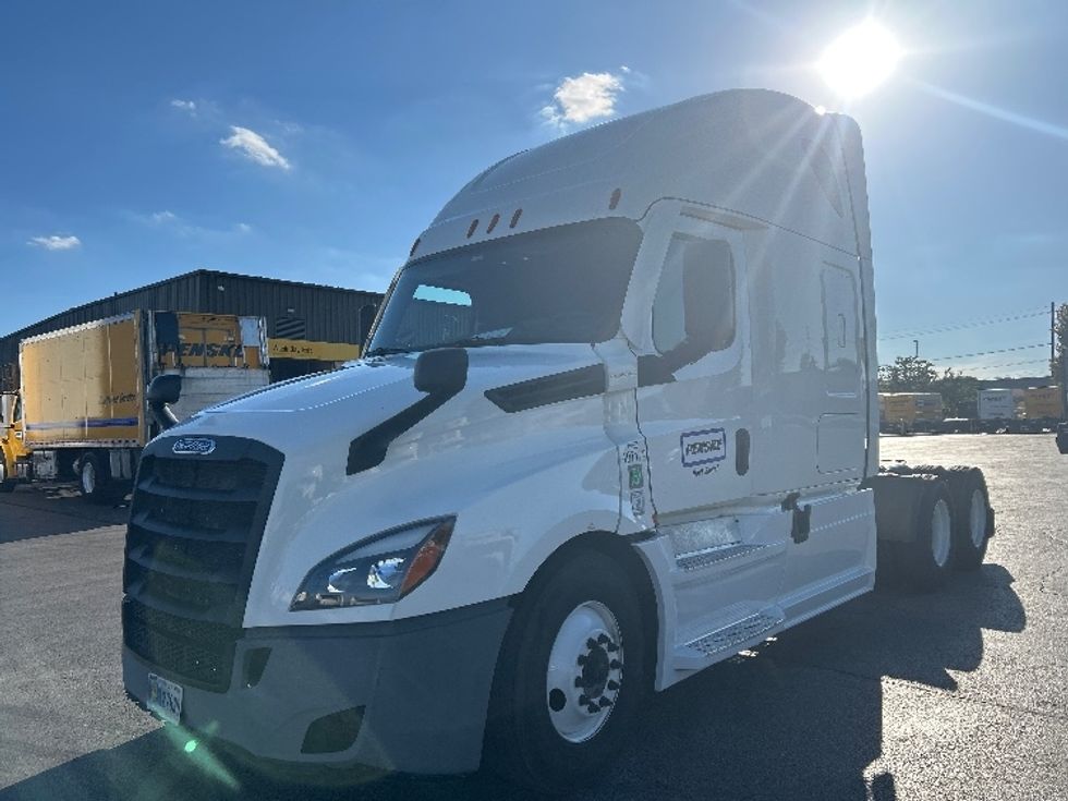 Sleeper Tractor-Heavy Duty Tractors-Freightliner-2022-T12664ST-Forest Park-GA-765,677\n\t\tmiles-$ 50,000 - Image 3