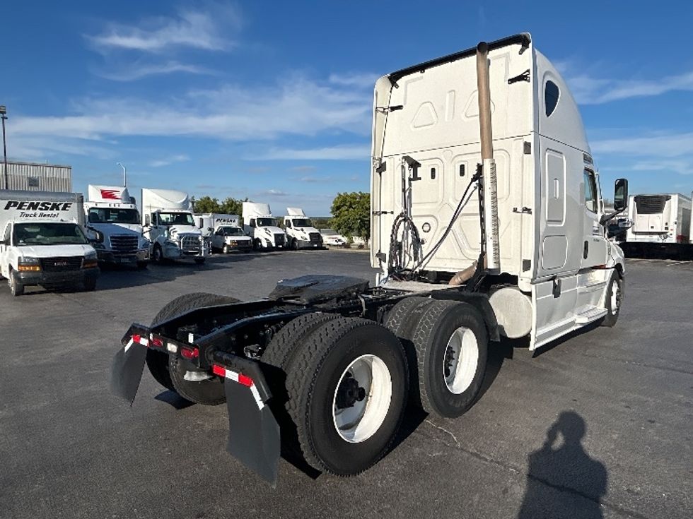 Sleeper Tractor-Heavy Duty Tractors-Freightliner-2022-T12664ST-Forest Park-GA-765,677\n\t\tmiles-$ 50,000 - Image 7