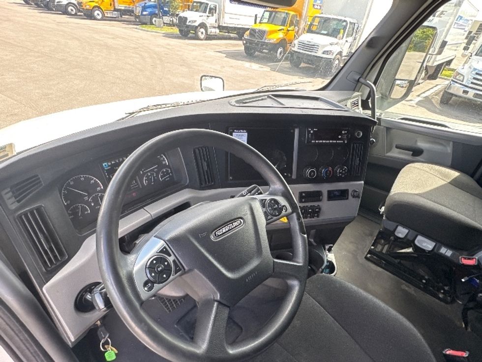 Sleeper Tractor-Heavy Duty Tractors-Freightliner-2022-T12664ST-Fort Myers-FL-445,125\n\t\tmiles-$ 76,750 - Image 10
