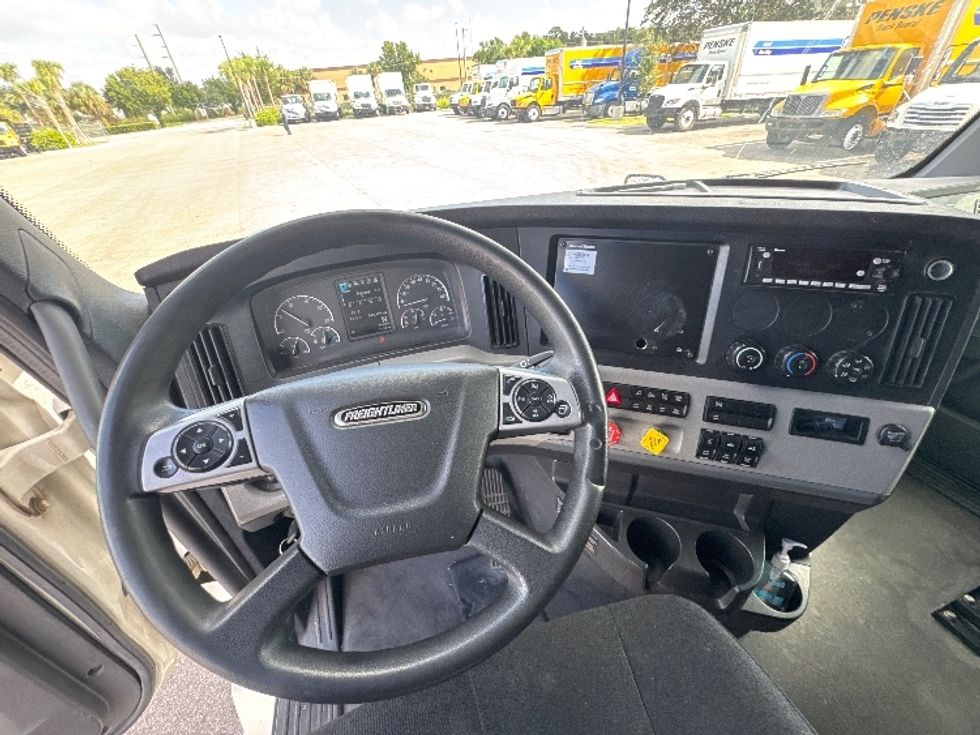 Sleeper Tractor-Heavy Duty Tractors-Freightliner-2022-T12664ST-Fort Myers-FL-445,125\n\t\tmiles-$ 76,750 - Image 11