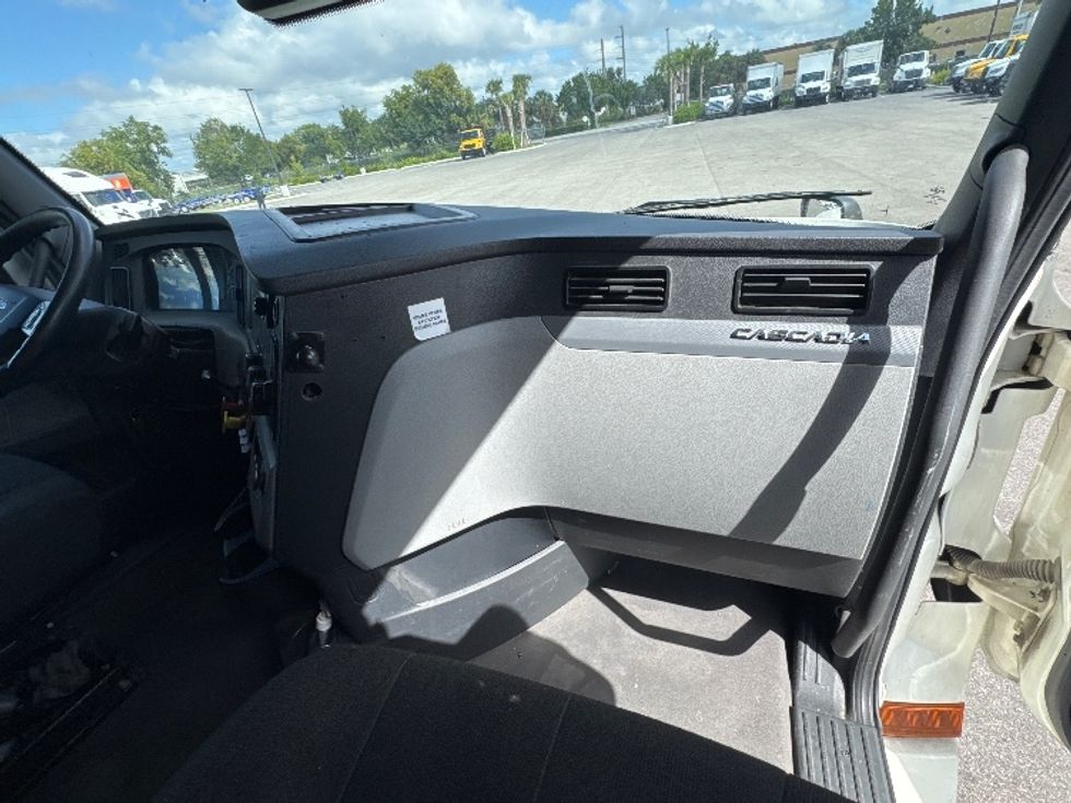 Sleeper Tractor-Heavy Duty Tractors-Freightliner-2022-T12664ST-Fort Myers-FL-445,125\n\t\tmiles-$ 76,750 - Image 14