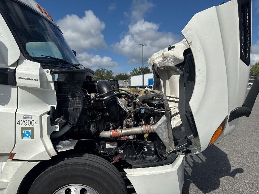 Sleeper Tractor-Heavy Duty Tractors-Freightliner-2022-T12664ST-Fort Myers-FL-445,125\n\t\tmiles-$ 76,750 - Image 20