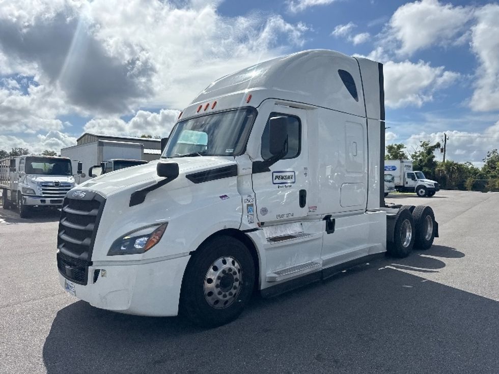 Sleeper Tractor-Heavy Duty Tractors-Freightliner-2022-T12664ST-Fort Myers-FL-445,125\n\t\tmiles-$ 76,750 - Image 3