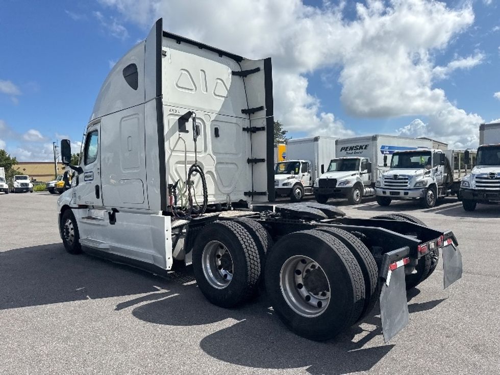 Sleeper Tractor-Heavy Duty Tractors-Freightliner-2022-T12664ST-Fort Myers-FL-445,125\n\t\tmiles-$ 76,750 - Image 5