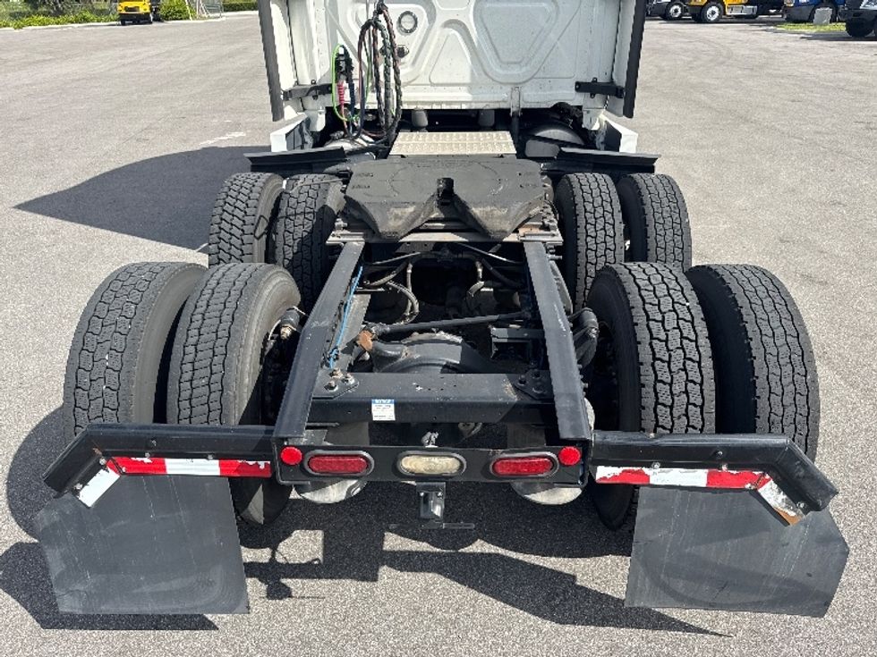 Sleeper Tractor-Heavy Duty Tractors-Freightliner-2022-T12664ST-Fort Myers-FL-445,125\n\t\tmiles-$ 76,750 - Image 6