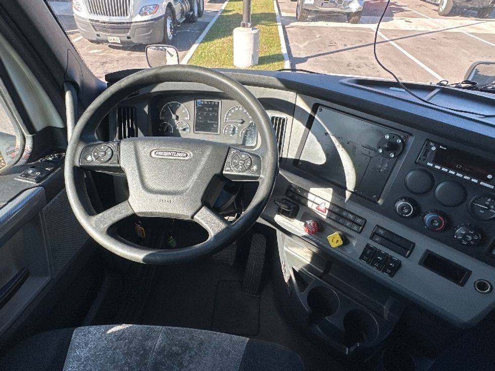 Sleeper Tractor-Heavy Duty Tractors-Freightliner-2022-T12664ST-Fort Myers-FL-456,025\n\t\tmiles-$ 73,250 - Image 11
