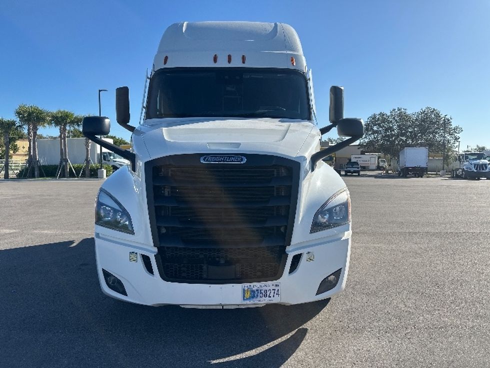 Sleeper Tractor-Heavy Duty Tractors-Freightliner-2022-T12664ST-Fort Myers-FL-456,025\n\t\tmiles-$ 73,250 - Image 2