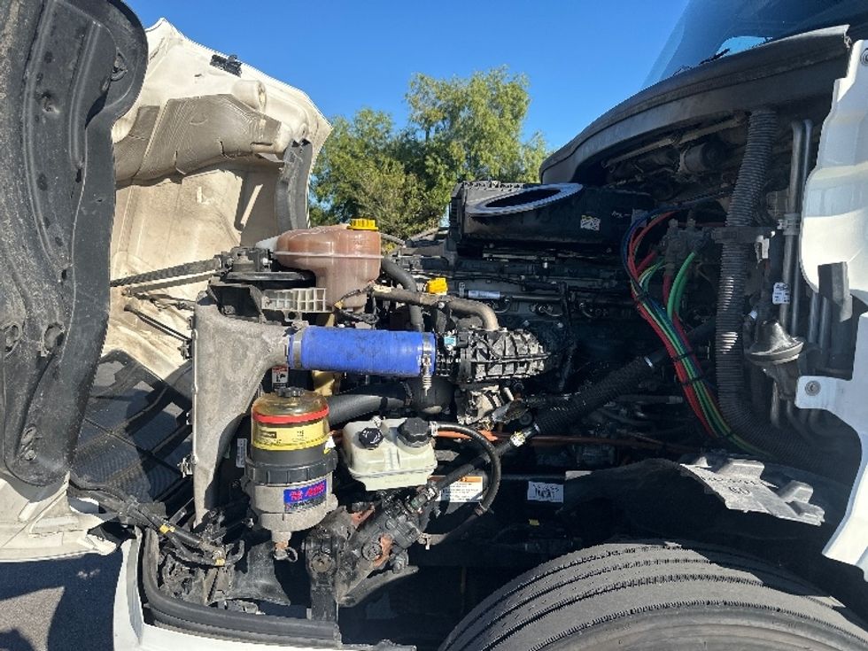 Sleeper Tractor-Heavy Duty Tractors-Freightliner-2022-T12664ST-Fort Myers-FL-456,025\n\t\tmiles-$ 73,250 - Image 21