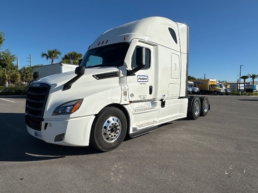 Sleeper Tractor-Heavy Duty Tractors-Freightliner-2022-T12664ST-Fort Myers-FL-456,025\n\t\tmiles-$ 73,250 - Image 3