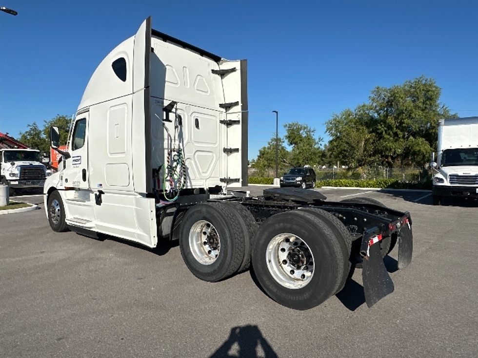 Sleeper Tractor-Heavy Duty Tractors-Freightliner-2022-T12664ST-Fort Myers-FL-456,025\n\t\tmiles-$ 73,250 - Image 5