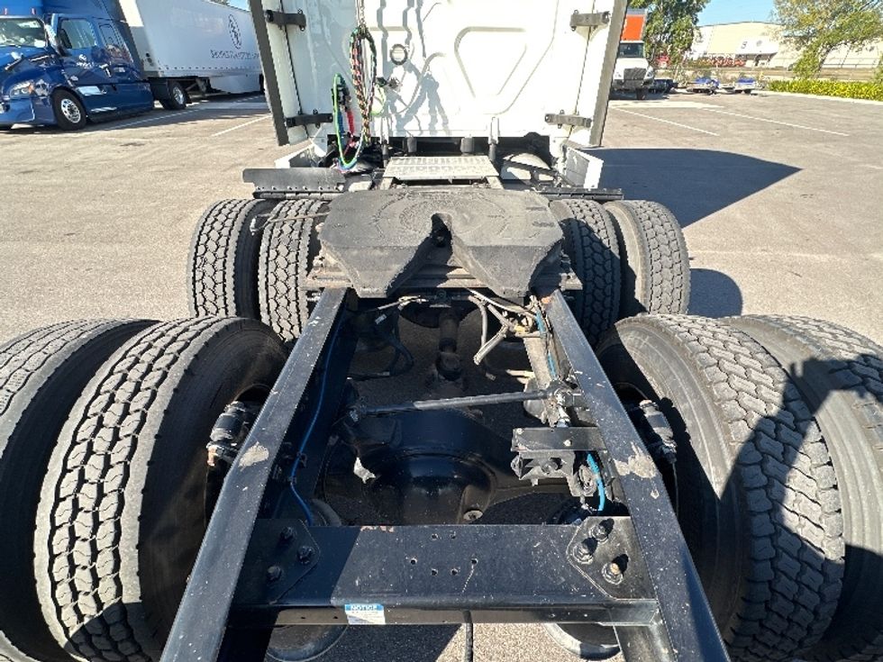 Sleeper Tractor-Heavy Duty Tractors-Freightliner-2022-T12664ST-Fort Myers-FL-456,025\n\t\tmiles-$ 73,250 - Image 6