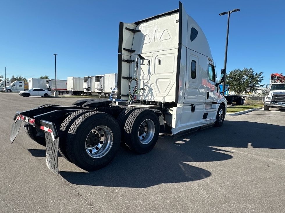 Sleeper Tractor-Heavy Duty Tractors-Freightliner-2022-T12664ST-Fort Myers-FL-456,025\n\t\tmiles-$ 73,250 - Image 7