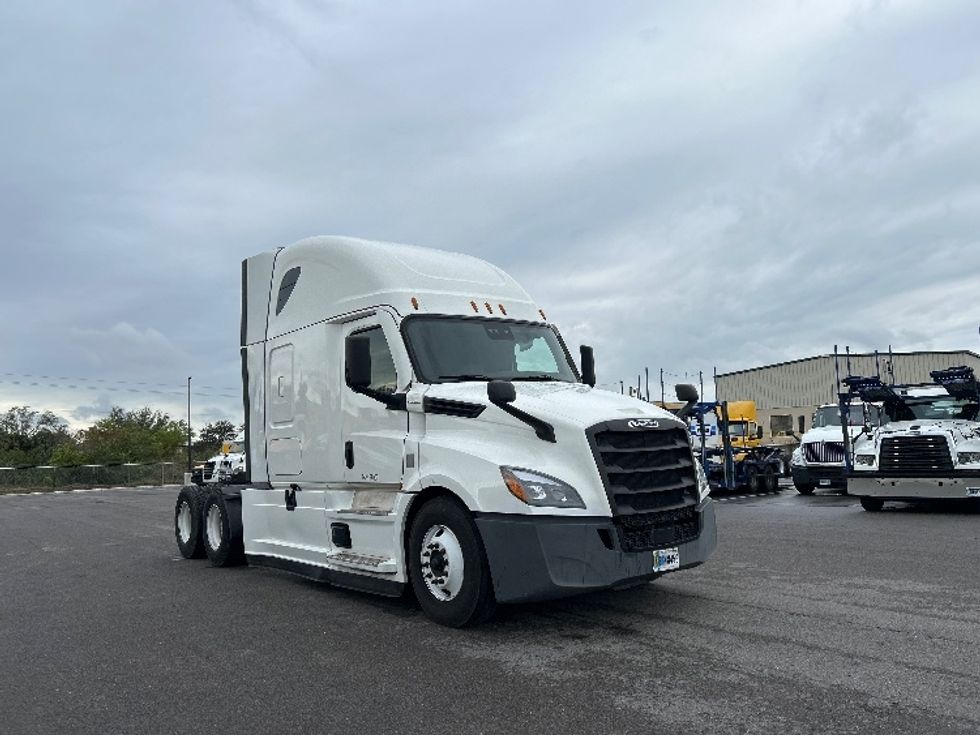 Sleeper Tractor-Heavy Duty Tractors-Freightliner-2022-T12664ST-Fort Myers-FL-623,502\n\t\tmiles-$ 54,250 - Image 1