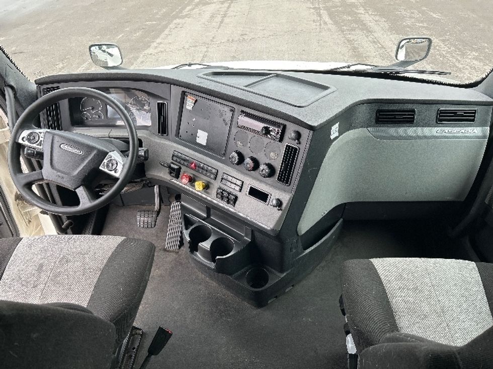 Sleeper Tractor-Heavy Duty Tractors-Freightliner-2022-T12664ST-Fort Myers-FL-623,502\n\t\tmiles-$ 54,250 - Image 12