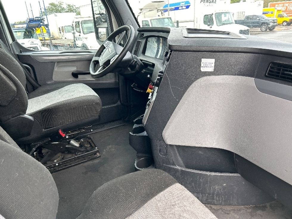 Sleeper Tractor-Heavy Duty Tractors-Freightliner-2022-T12664ST-Fort Myers-FL-623,502\n\t\tmiles-$ 54,250 - Image 15