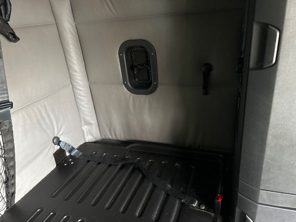 Sleeper Tractor-Heavy Duty Tractors-Freightliner-2022-T12664ST-Fort Myers-FL-623,502\n\t\tmiles-$ 54,250 - Image 18