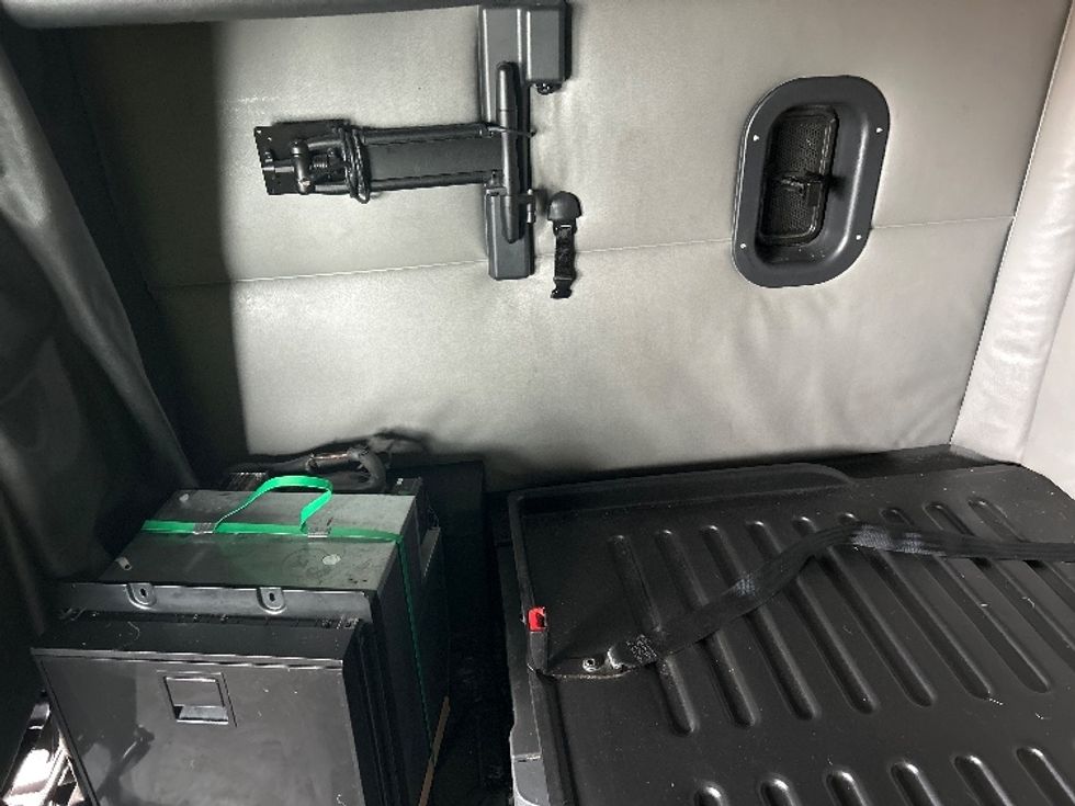 Sleeper Tractor-Heavy Duty Tractors-Freightliner-2022-T12664ST-Fort Myers-FL-623,502\n\t\tmiles-$ 54,250 - Image 19