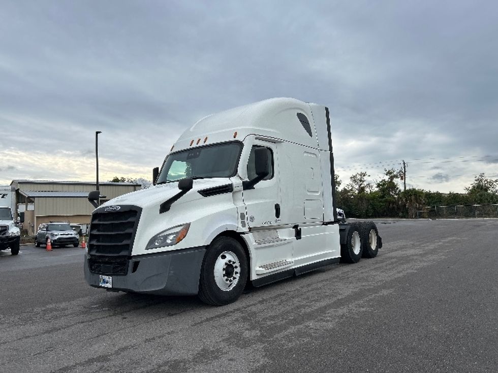 Sleeper Tractor-Heavy Duty Tractors-Freightliner-2022-T12664ST-Fort Myers-FL-623,502\n\t\tmiles-$ 54,250 - Image 3
