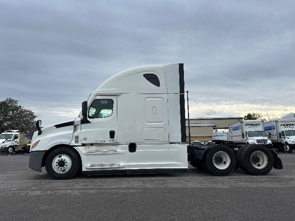 Sleeper Tractor-Heavy Duty Tractors-Freightliner-2022-T12664ST-Fort Myers-FL-623,502\n\t\tmiles-$ 54,250 - Image 4