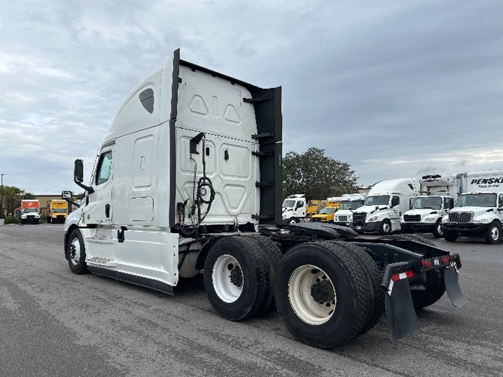 Sleeper Tractor-Heavy Duty Tractors-Freightliner-2022-T12664ST-Fort Myers-FL-623,502\n\t\tmiles-$ 54,250 - Image 5