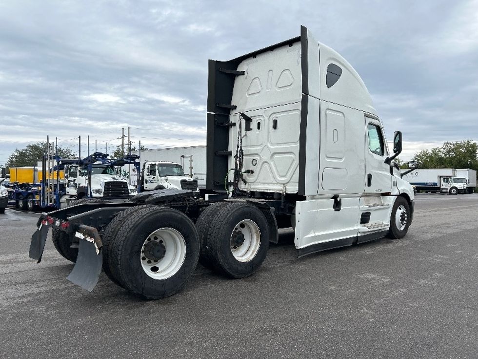 Sleeper Tractor-Heavy Duty Tractors-Freightliner-2022-T12664ST-Fort Myers-FL-623,502\n\t\tmiles-$ 54,250 - Image 7