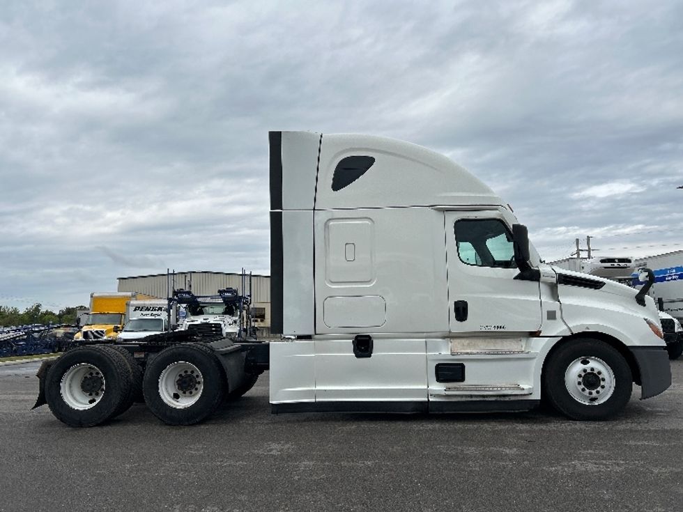 Sleeper Tractor-Heavy Duty Tractors-Freightliner-2022-T12664ST-Fort Myers-FL-623,502\n\t\tmiles-$ 54,250 - Image 8
