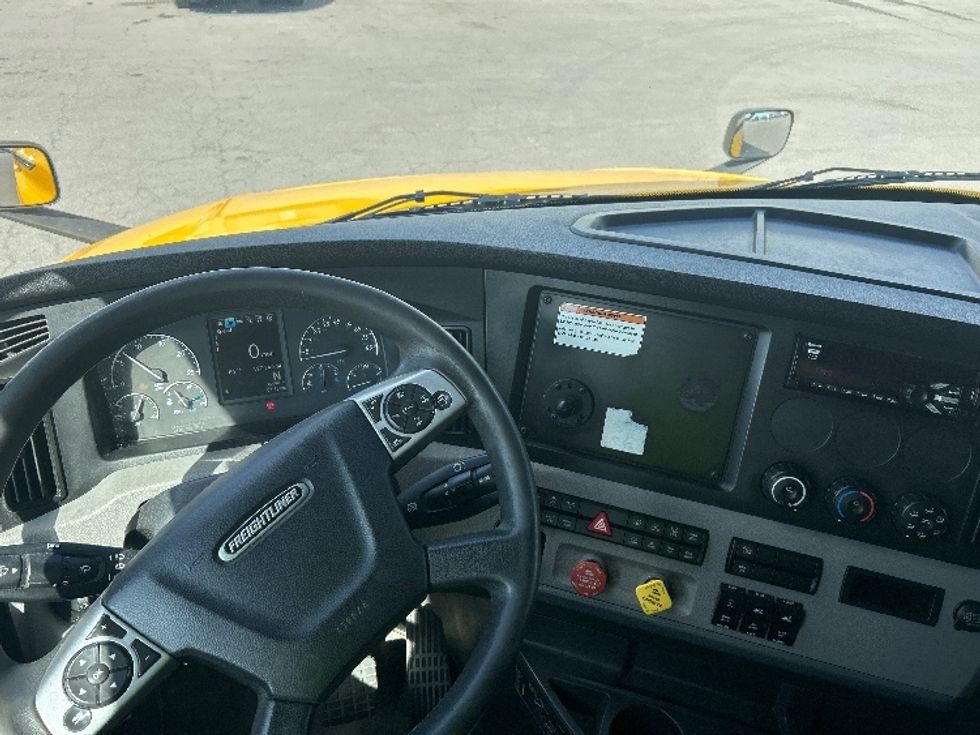 Sleeper Tractor-Heavy Duty Tractors-Freightliner-2022-T12664ST-Fort Wayne-IN-427,397\n\t\tmiles-$ 71,250 - Image 11