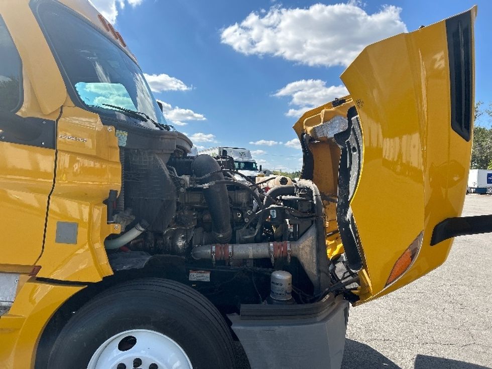 Sleeper Tractor-Heavy Duty Tractors-Freightliner-2022-T12664ST-Fort Wayne-IN-427,397\n\t\tmiles-$ 71,250 - Image 20