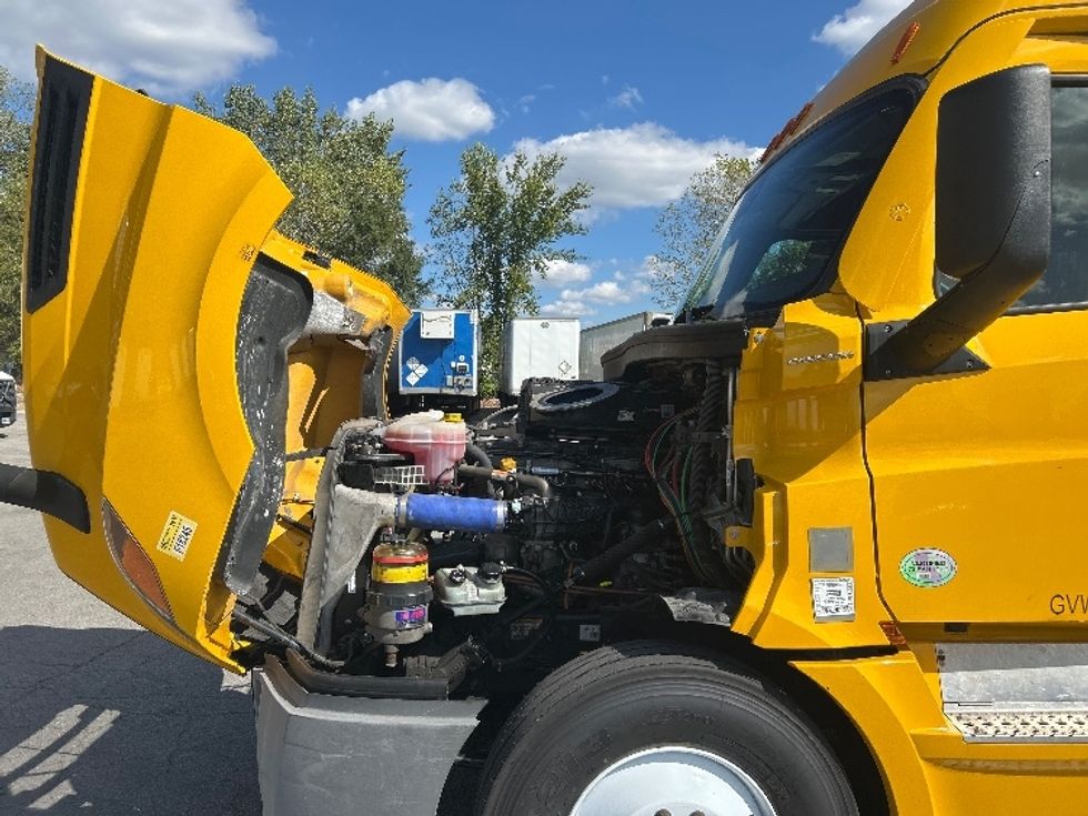 Sleeper Tractor-Heavy Duty Tractors-Freightliner-2022-T12664ST-Fort Wayne-IN-427,397\n\t\tmiles-$ 71,250 - Image 21