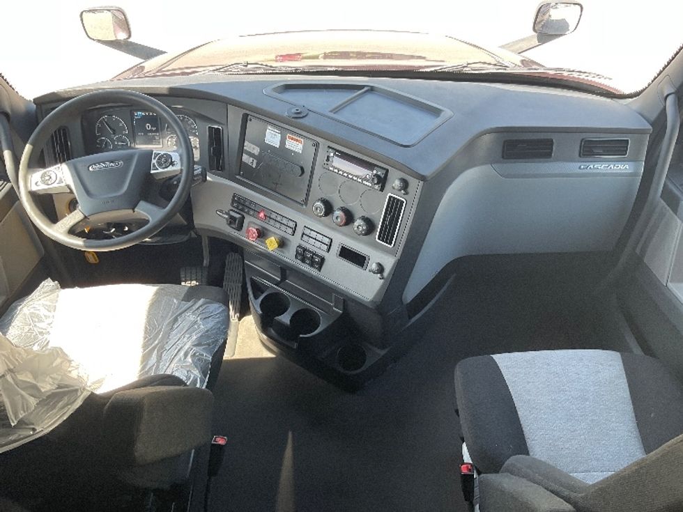 Sleeper Tractor-Heavy Duty Tractors-Freightliner-2022-T12664ST-Fort Wayne-IN-439,662\n\t\tmiles-$ 75,750 - Image 12