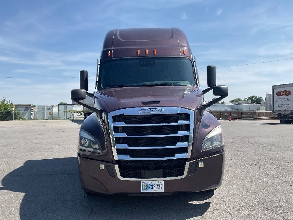 Sleeper Tractor-Heavy Duty Tractors-Freightliner-2022-T12664ST-Fort Wayne-IN-439,662\n\t\tmiles-$ 75,750 - Image 2