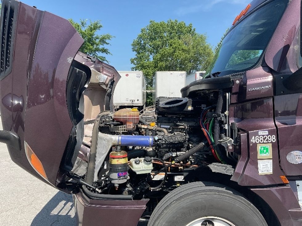 Sleeper Tractor-Heavy Duty Tractors-Freightliner-2022-T12664ST-Fort Wayne-IN-439,662\n\t\tmiles-$ 75,750 - Image 21