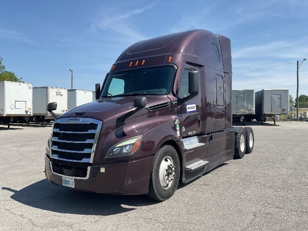 Sleeper Tractor-Heavy Duty Tractors-Freightliner-2022-T12664ST-Fort Wayne-IN-439,662\n\t\tmiles-$ 75,750 - Image 3