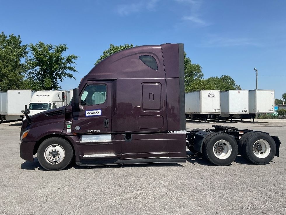 Sleeper Tractor-Heavy Duty Tractors-Freightliner-2022-T12664ST-Fort Wayne-IN-439,662\n\t\tmiles-$ 75,750 - Image 4