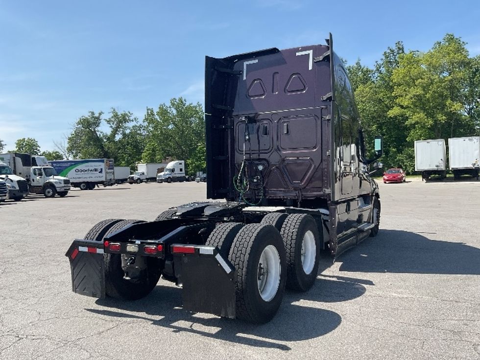 Sleeper Tractor-Heavy Duty Tractors-Freightliner-2022-T12664ST-Fort Wayne-IN-439,662\n\t\tmiles-$ 75,750 - Image 7