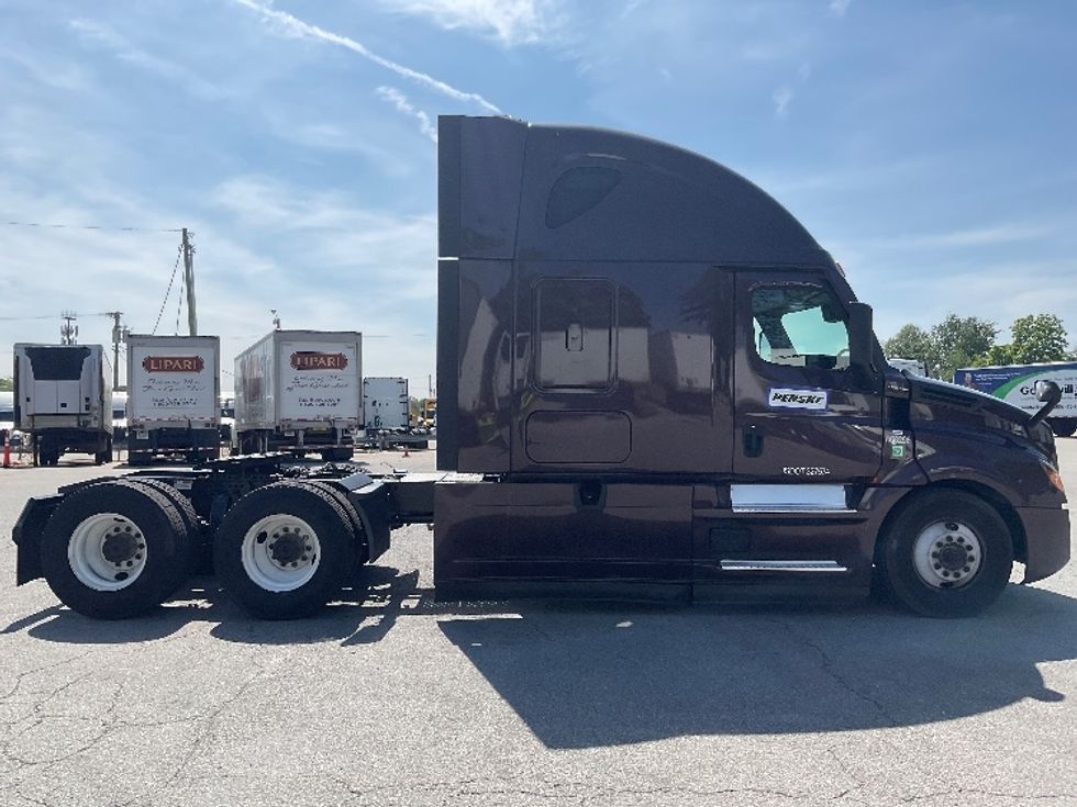 Sleeper Tractor-Heavy Duty Tractors-Freightliner-2022-T12664ST-Fort Wayne-IN-439,662\n\t\tmiles-$ 75,750 - Image 8
