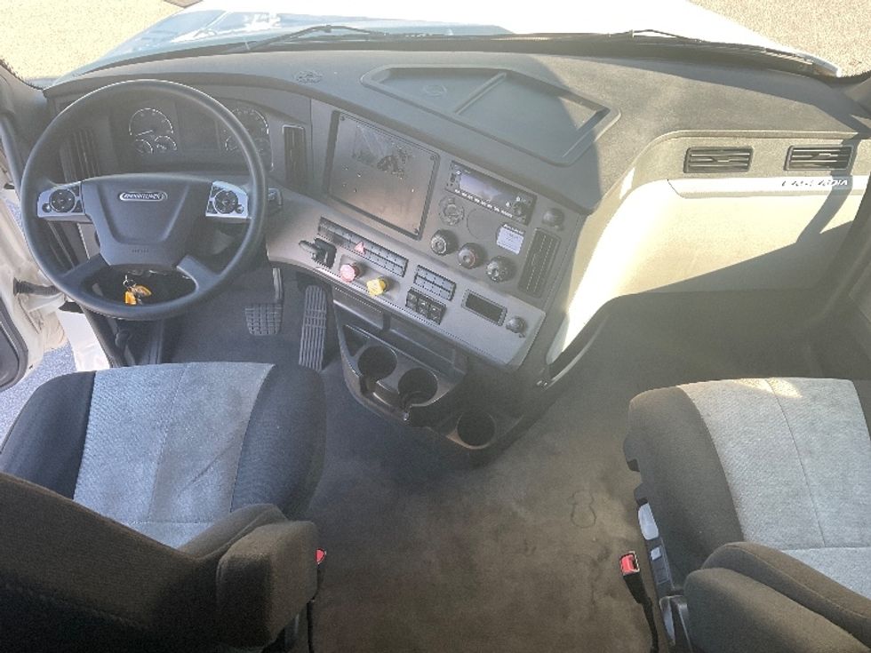 Sleeper Tractor-Heavy Duty Tractors-Freightliner-2022-T12664ST-Fort Wayne-IN-474,505\n\t\tmiles-$ 71,000 - Image 12
