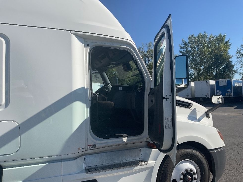 Sleeper Tractor-Heavy Duty Tractors-Freightliner-2022-T12664ST-Fort Wayne-IN-474,505\n\t\tmiles-$ 71,000 - Image 13