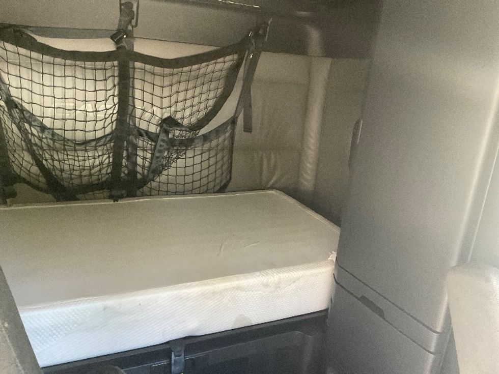 Sleeper Tractor-Heavy Duty Tractors-Freightliner-2022-T12664ST-Fort Wayne-IN-474,505\n\t\tmiles-$ 71,000 - Image 17