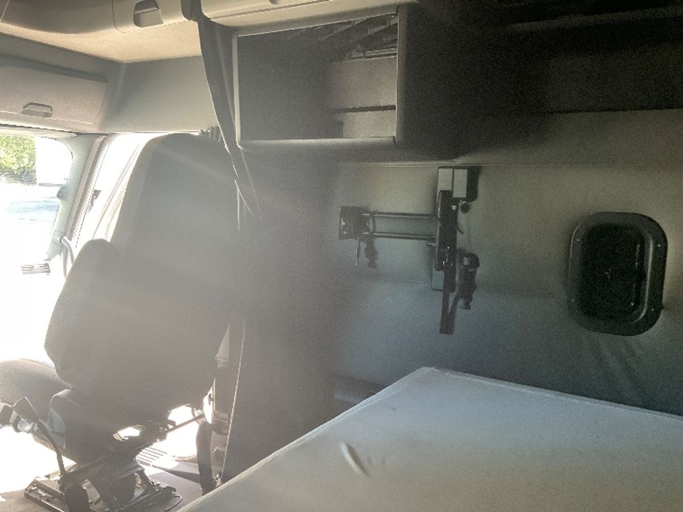 Sleeper Tractor-Heavy Duty Tractors-Freightliner-2022-T12664ST-Fort Wayne-IN-474,505\n\t\tmiles-$ 71,000 - Image 19