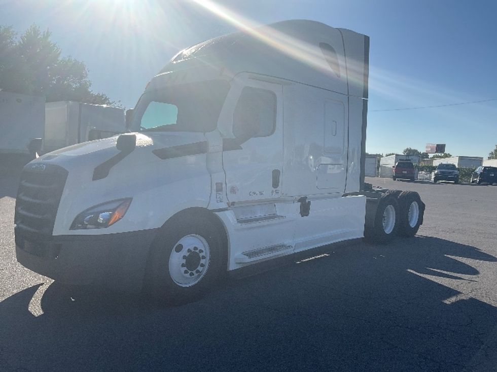 Sleeper Tractor-Heavy Duty Tractors-Freightliner-2022-T12664ST-Fort Wayne-IN-474,505\n\t\tmiles-$ 71,000 - Image 3