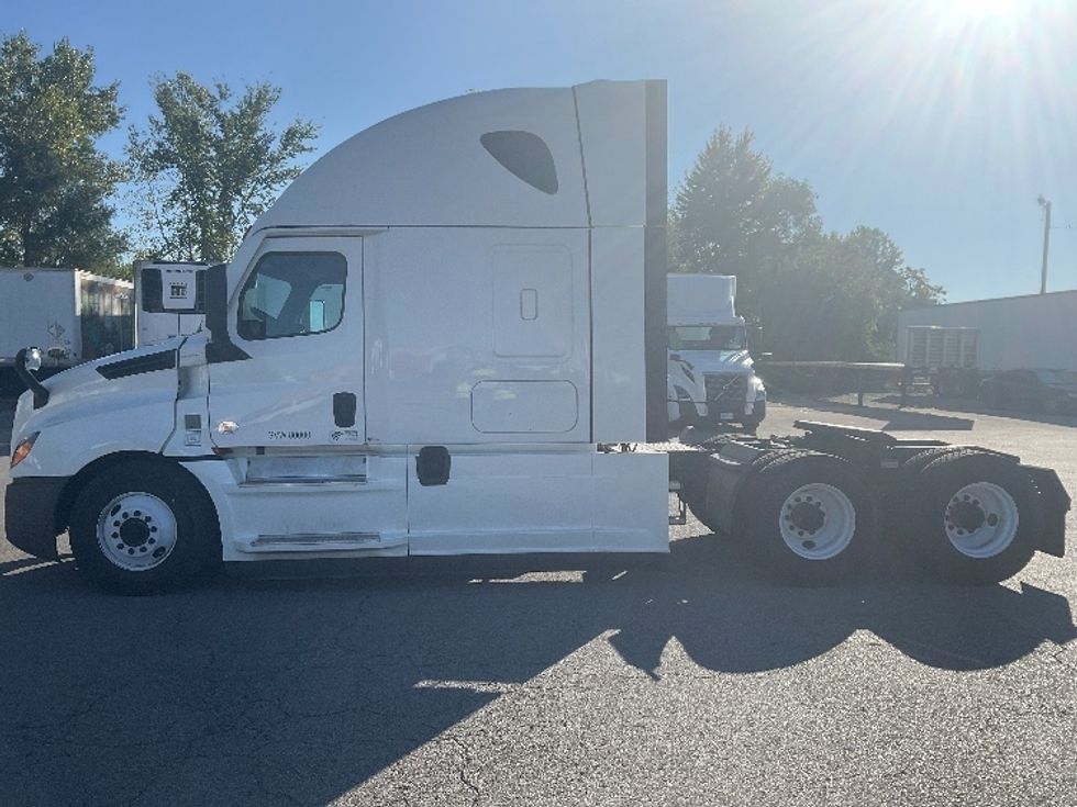 Sleeper Tractor-Heavy Duty Tractors-Freightliner-2022-T12664ST-Fort Wayne-IN-474,505\n\t\tmiles-$ 71,000 - Image 4