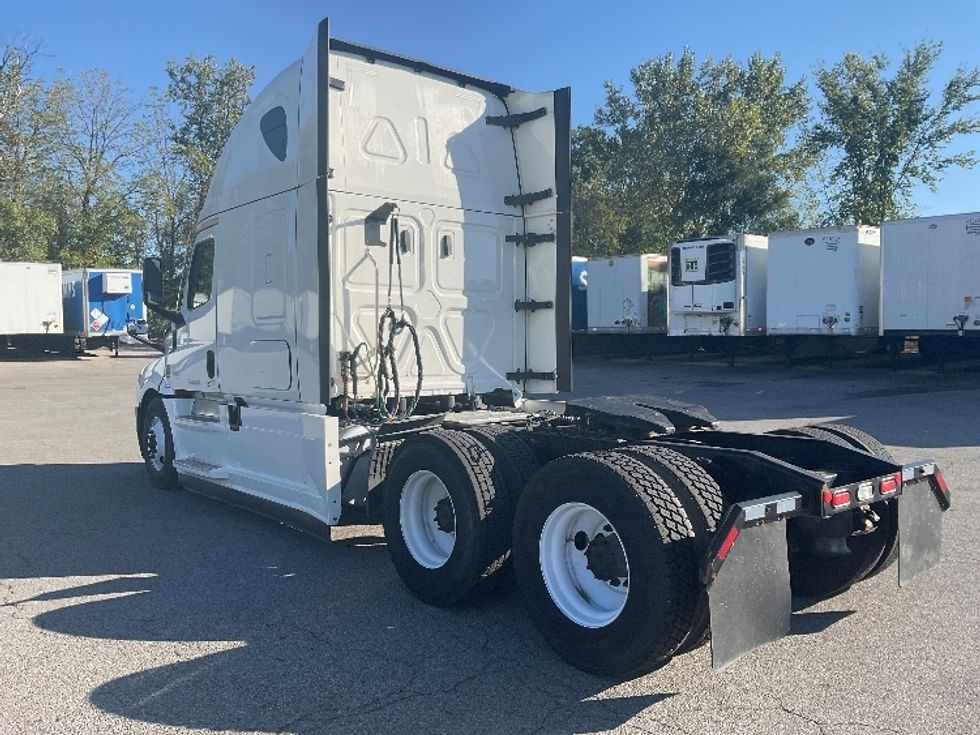 Sleeper Tractor-Heavy Duty Tractors-Freightliner-2022-T12664ST-Fort Wayne-IN-474,505\n\t\tmiles-$ 71,000 - Image 5