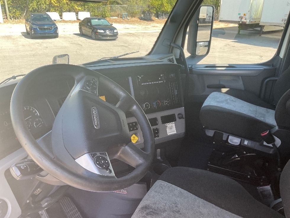 Sleeper Tractor-Heavy Duty Tractors-Freightliner-2022-T12664ST-Fort Wayne-IN-507,909\n\t\tmiles-$ 67,750 - Image 10