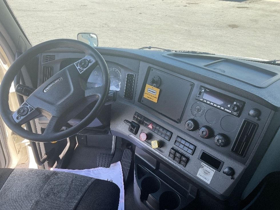 Sleeper Tractor-Heavy Duty Tractors-Freightliner-2022-T12664ST-Fort Wayne-IN-507,909\n\t\tmiles-$ 67,750 - Image 11