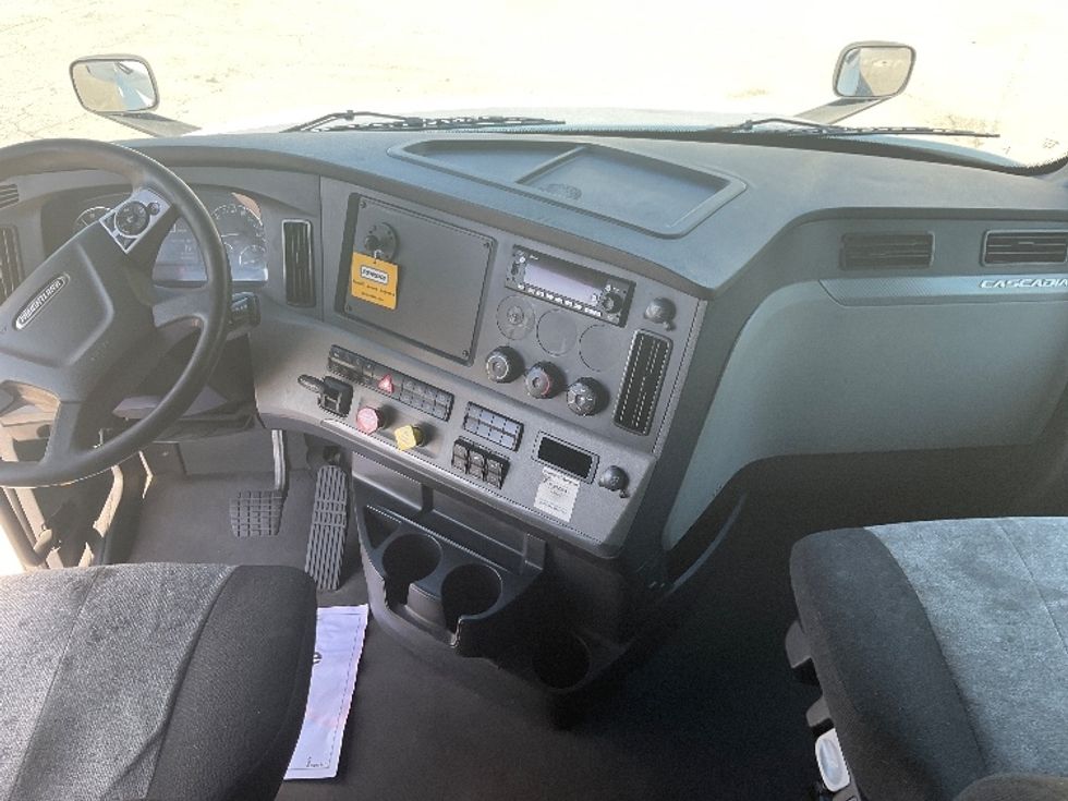 Sleeper Tractor-Heavy Duty Tractors-Freightliner-2022-T12664ST-Fort Wayne-IN-507,909\n\t\tmiles-$ 67,750 - Image 12